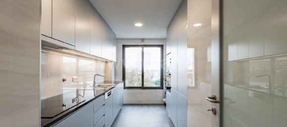 3 bedrooms Apartment in Porto, Portugal No. 105736 3