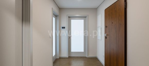 3 bedrooms Apartment in Porto, Portugal No. 105736 4