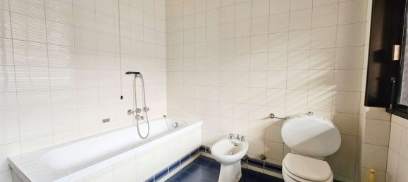 5 rooms Apartment in Novara, Italy No. 79858 13