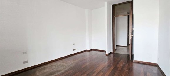 5 rooms Apartment in Novara, Italy No. 79858 12