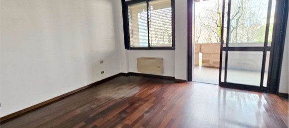 5 rooms Apartment in Novara, Italy No. 79858 14