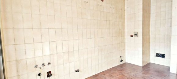 5 rooms Apartment in Novara, Italy No. 79858 6