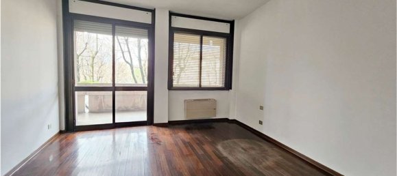 5 rooms Apartment in Novara, Italy No. 79858 9