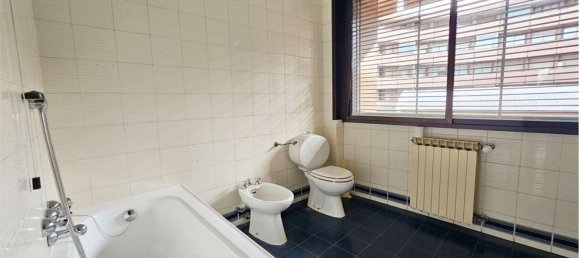 5 rooms Apartment in Novara, Italy No. 79858 7