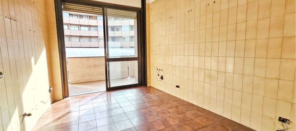 5 rooms Apartment in Novara, Italy No. 79858 2