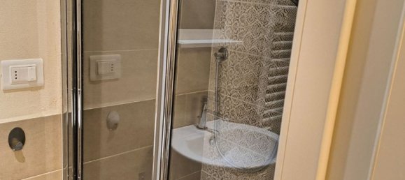 4 rooms House in Prato, Italy No. 52222 7