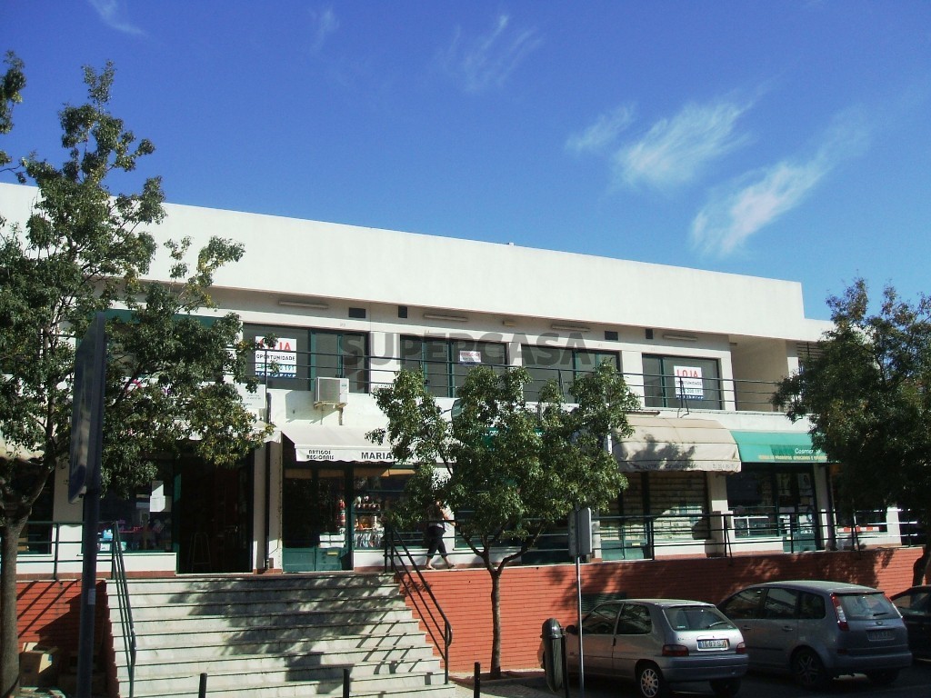 47m² Commercial property in Moita, Portugal No. 317165