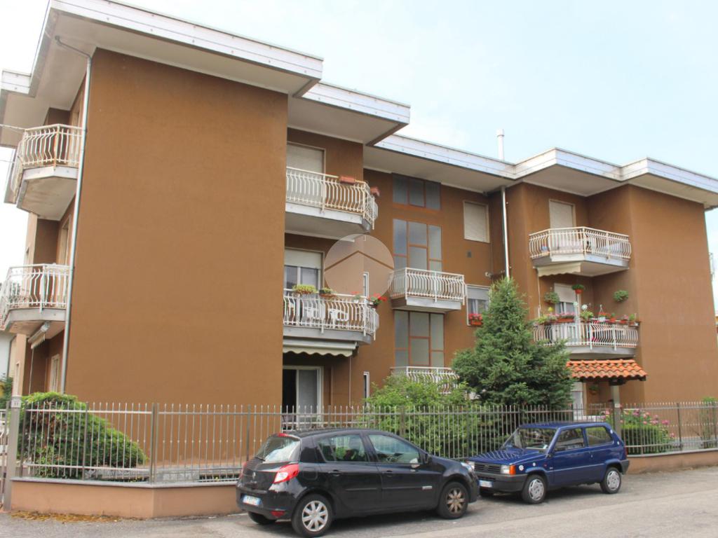 2غرفة شقة في Rho, Italy رقم 340371