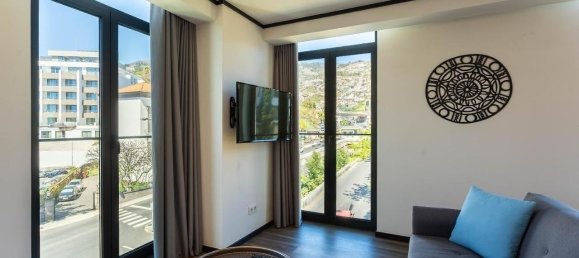 8 bedrooms Building in Funchal, Portugal No. 123898 3