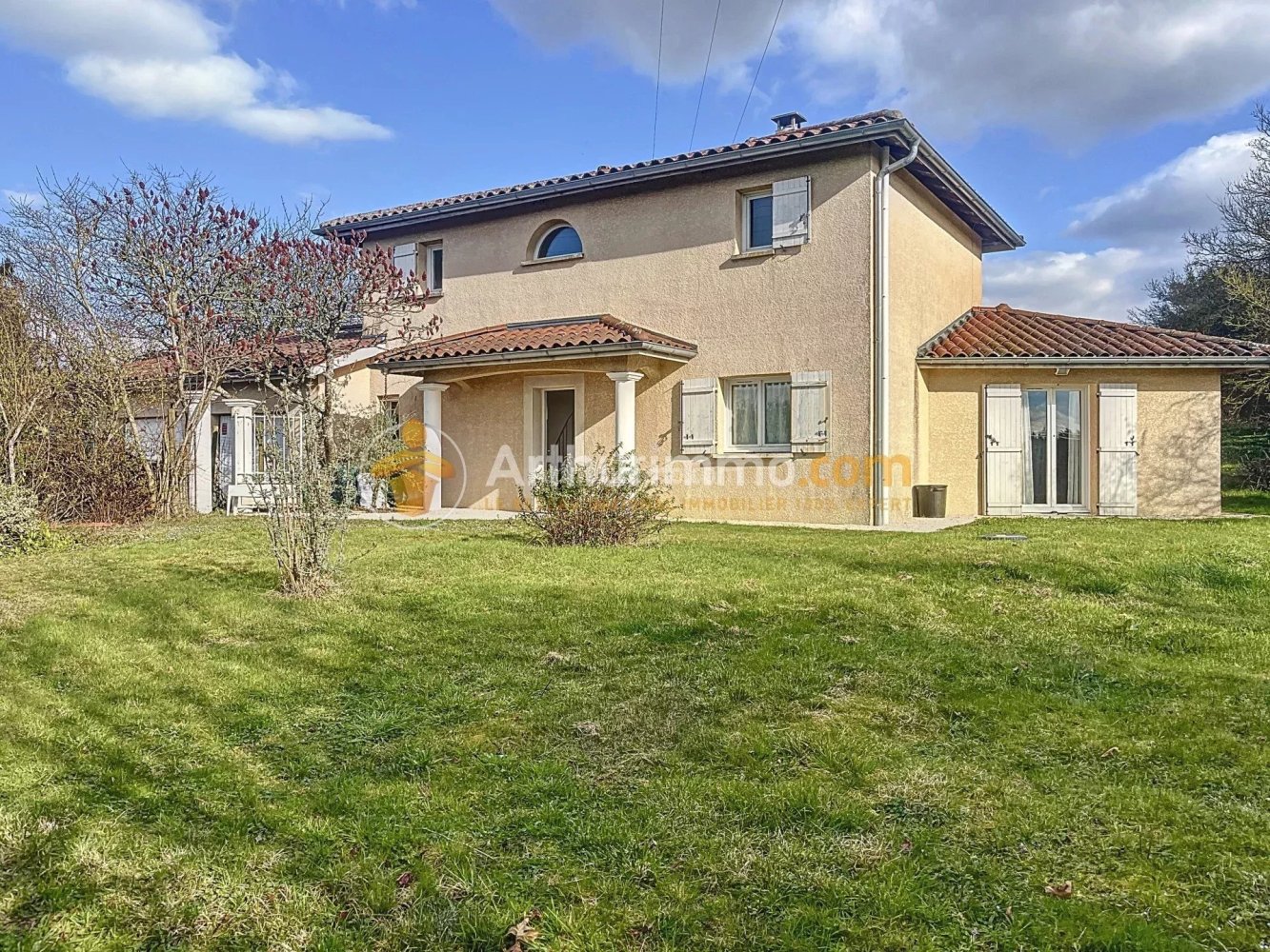 Casa de 4 dormitorios en Isere, France No. 201091