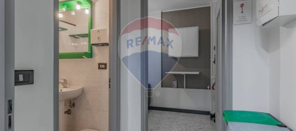 5-Zimmer Büro in Bari, Italy, Nr. 41908 8