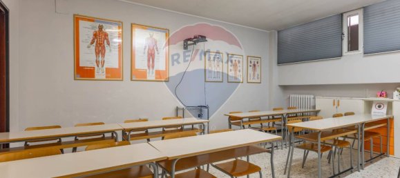 5-Zimmer Büro in Bari, Italy, Nr. 41908 26