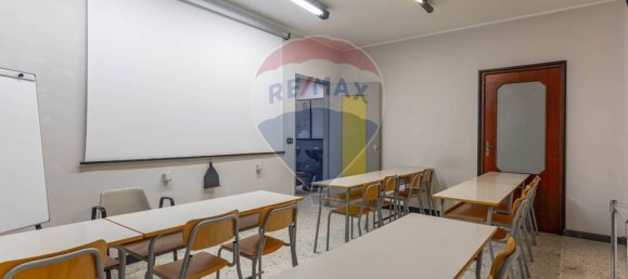 5-Zimmer Büro in Bari, Italy, Nr. 41908 3