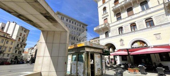 1 room Commercial property in Trieste, Italy No. 257647 2