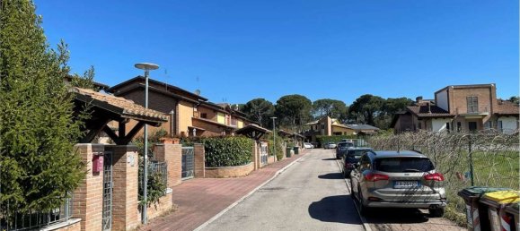 6 rooms House in Marsciano, Italy No. 5569 3