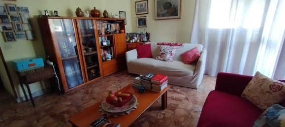 5 rooms Apartment in Massa, Italy No. 195652 2