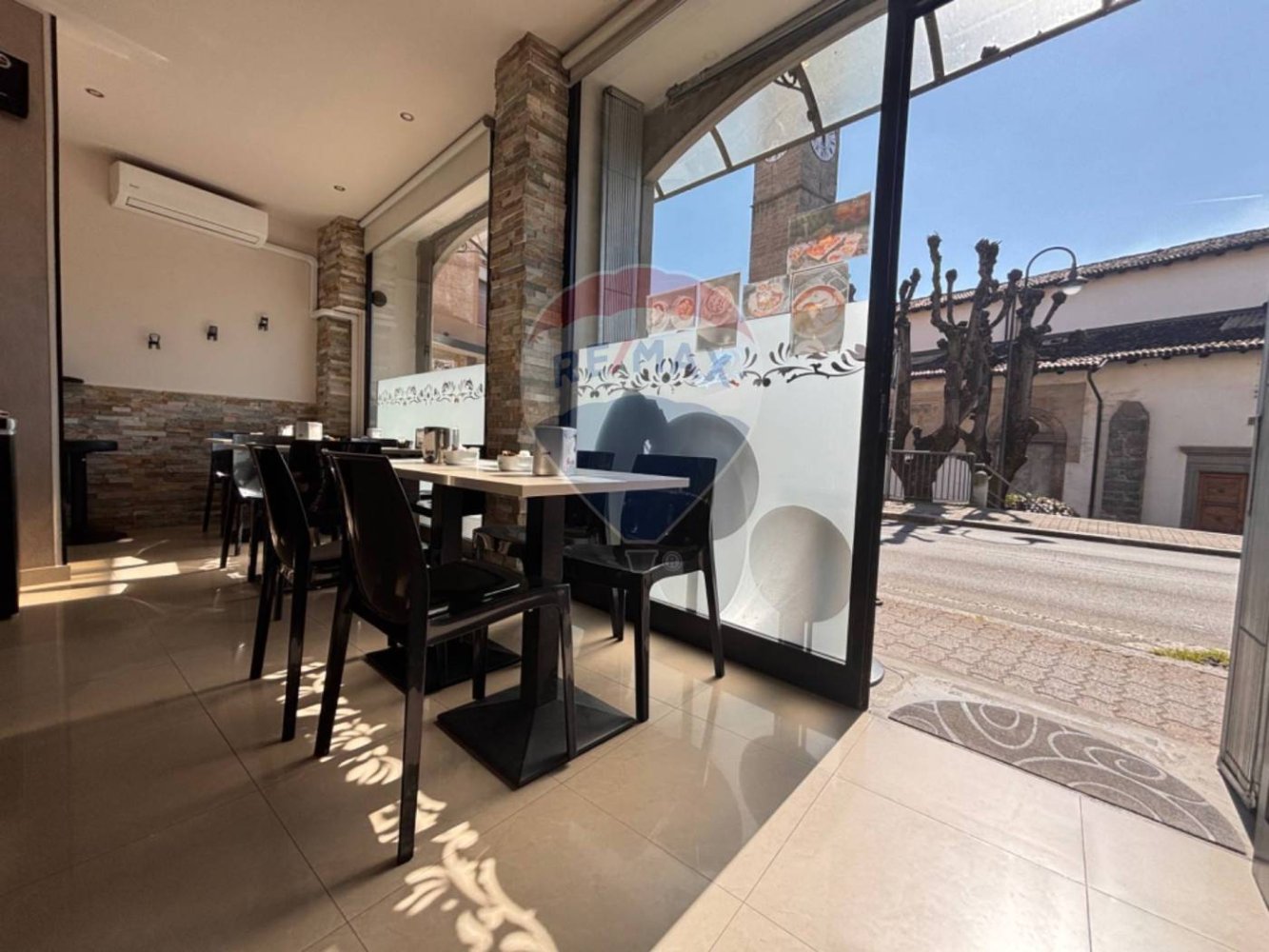 Коммерческая недвижимость с 2 комнатами в Фьорано аль Серио, Италия № 236816