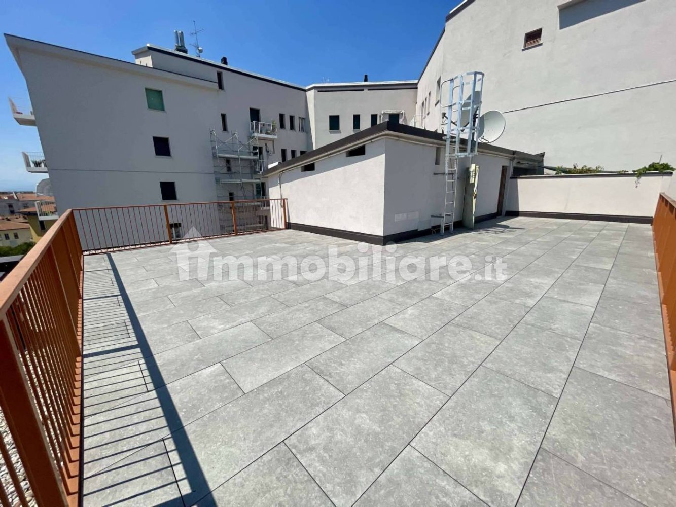 4غرفة بانتهاوس في Modena, Italy رقم 302960