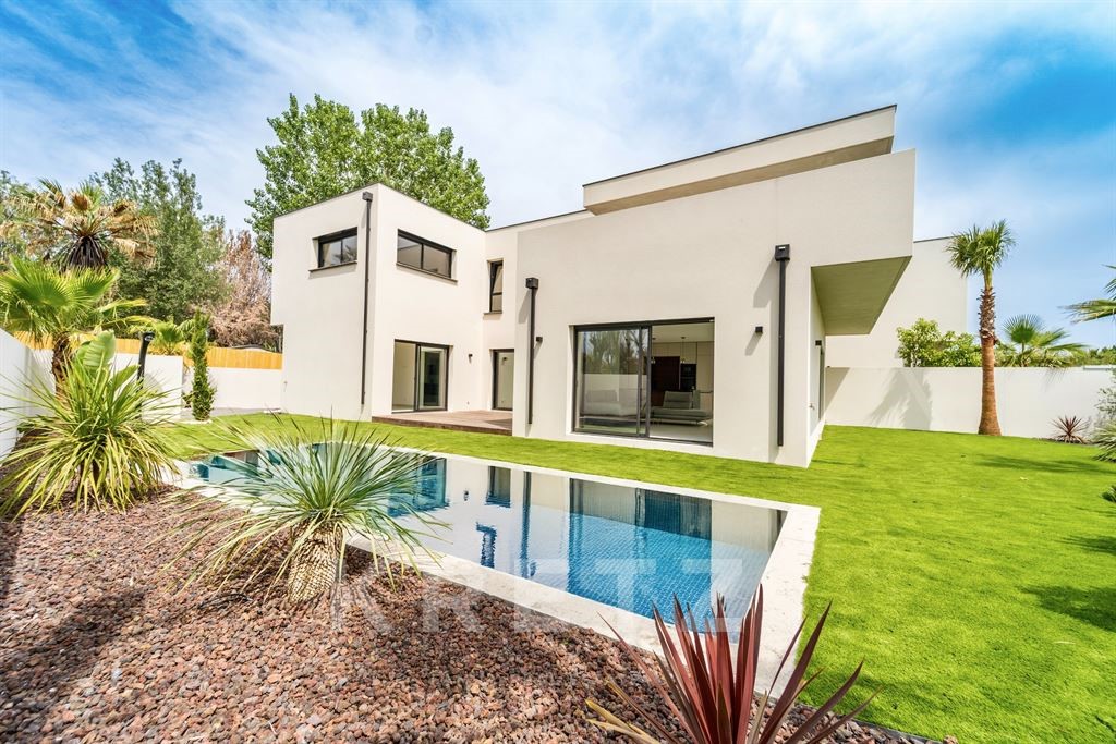 Вилла с 4 спальнями в Агд, Франция № 293700