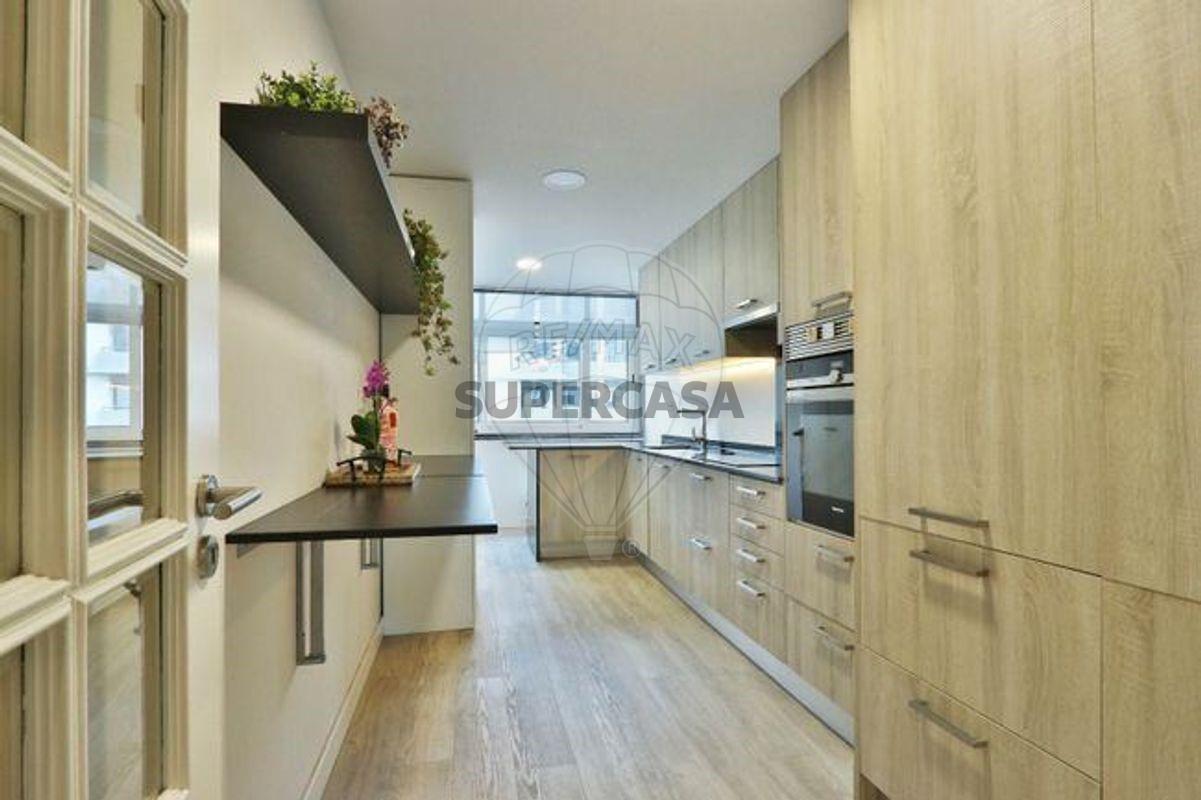 Apartamento de 3 dormitorios en Cascais, Portugal No. 286220