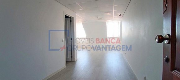 44m² Office in Lisbon, Portugal No. 94103 6