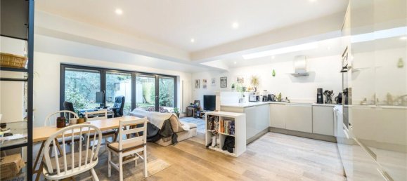 2 bedrooms Apartment in London, United Kingdom No. 12910 2