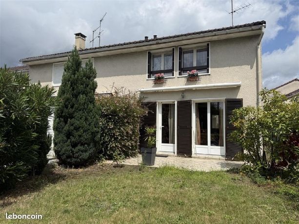 Casa de 3 dormitorios en Taverny, France No. 303359