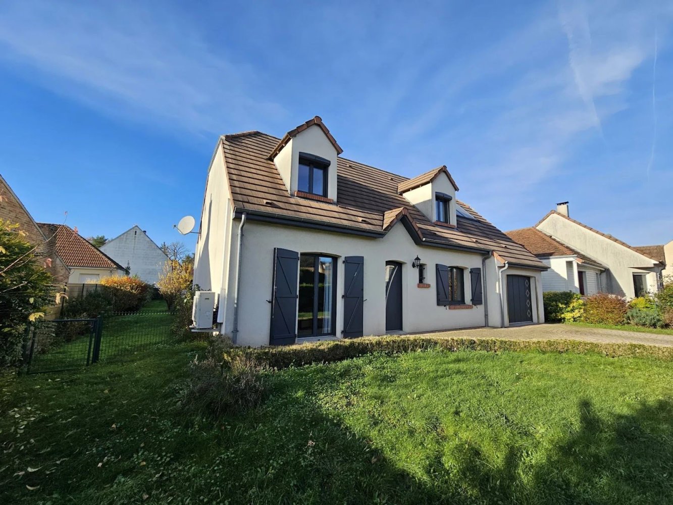 Villa de 5 dormitorios en Marcilly-en-Villette, France No. 49553