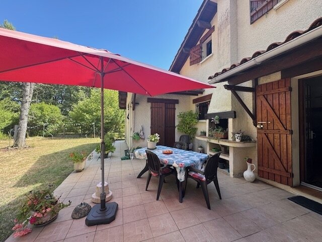 Casa de 4 dormitorios en Cestas, France No. 361847