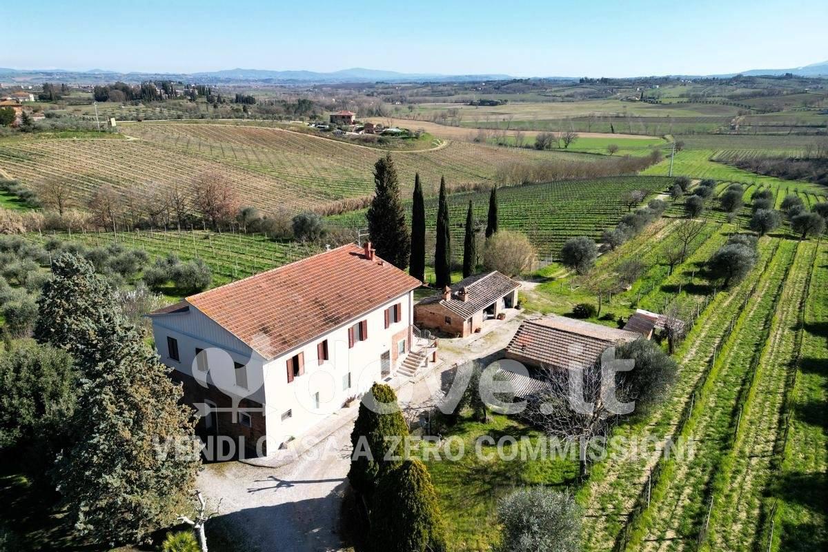 8 rooms House in Montepulciano, Italy No. 39313