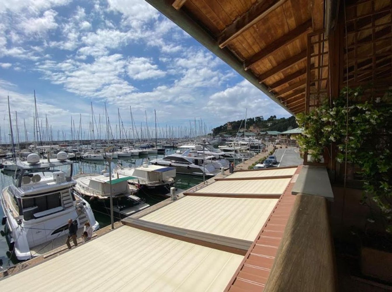 Дуплекс с 3 комнатами в Варацце, Италия № 217136