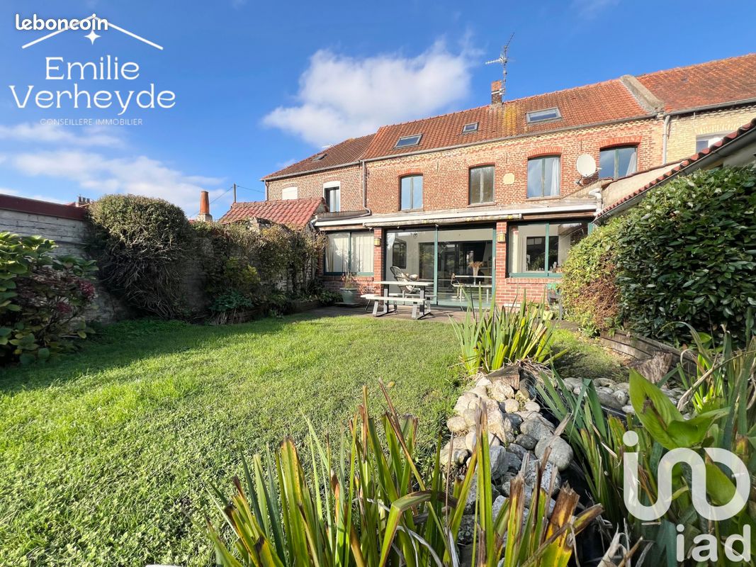 Casa de 7 habitaciónes en Blendecques, France No. 52668