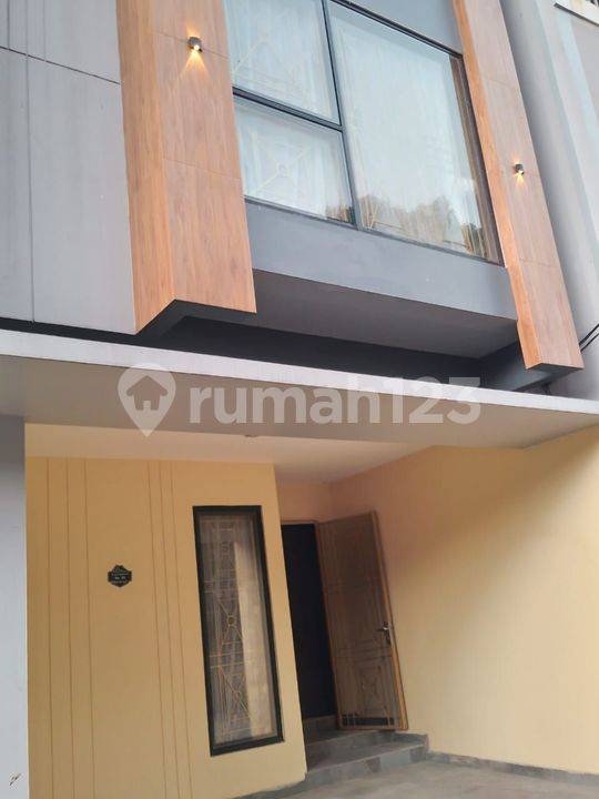 3 bedrooms House in Kebon Jeruk, Indonesia No. 1751