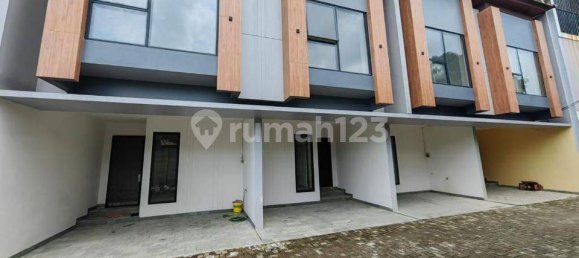3 bedrooms House in Kebon Jeruk, Indonesia No. 1751 23