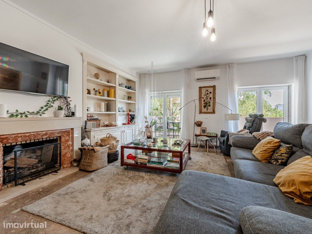 5 bedrooms Apartment in Lisbon, Portugal No. 303009