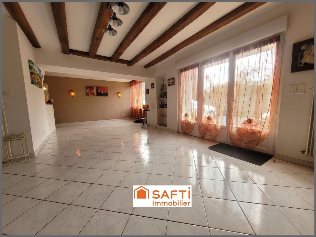 Casa de 5 dormitorios en Descartes, France No. 221953