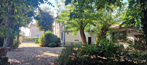 7 rooms Villa in San Giorgio Piacentino, Italy No. 300084 5