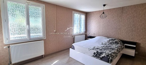 Casa de 4 dormitorios en Jouy, France No. 217439 8