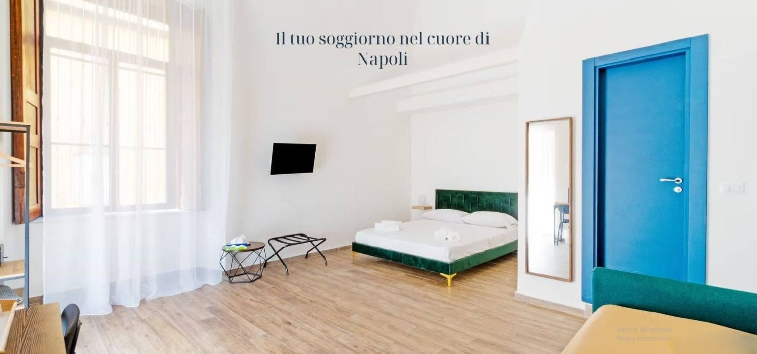 6 bedrooms Apartment in Naples, Italy No. 389332