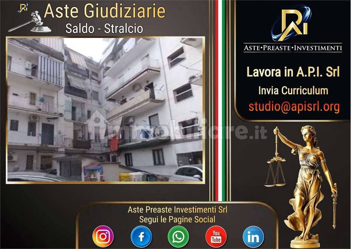 2 Schlafzimmer Wohnung in Naples, Italy, Nr. 291345