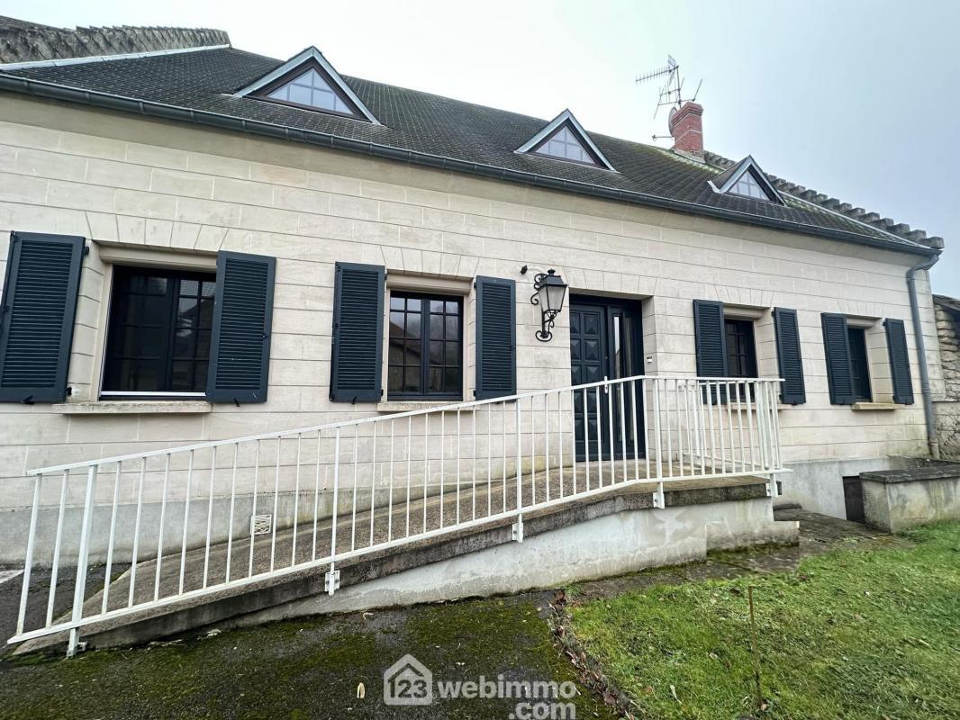 4 bedrooms House in Bievres, France No. 44442