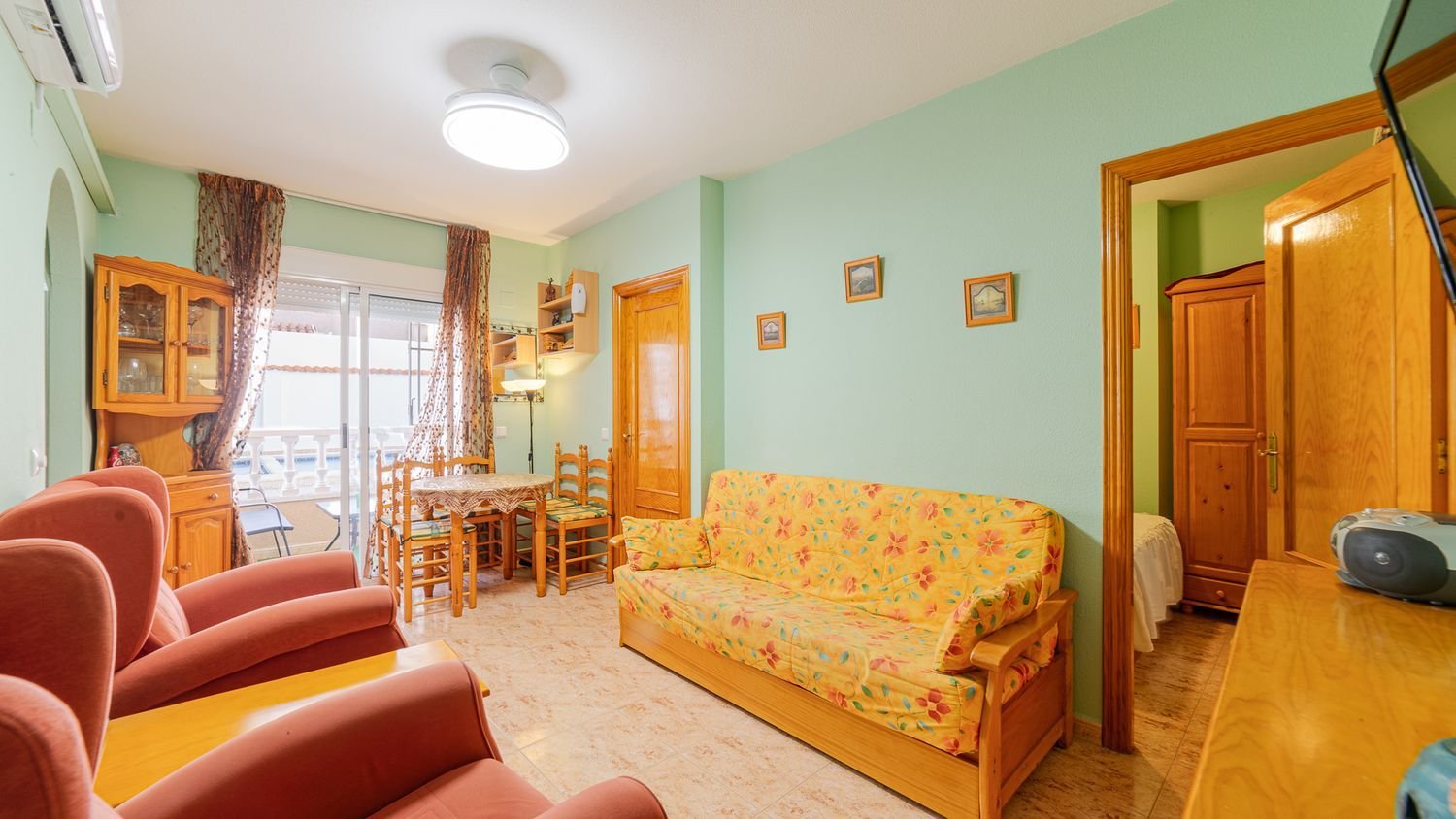 Apartamento de 2 dormitorios en Torrevieja, Spain No. 201465