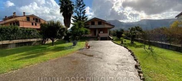 7 rooms Apartment in Giffoni Valle Piana, Italy No. 180116 5
