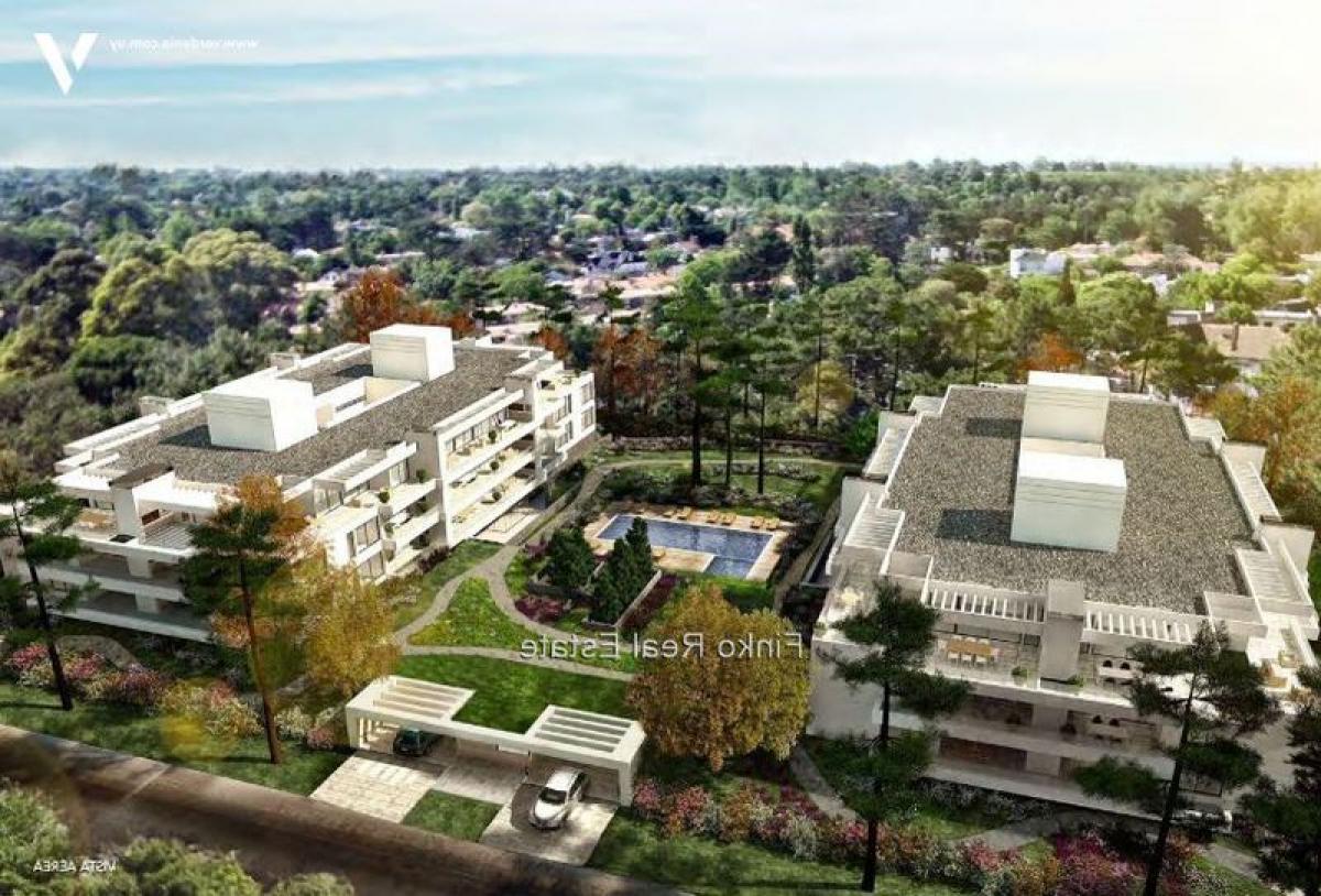 Apartamento de 3 dormitorios en Montevideo, Uruguay No. 3553