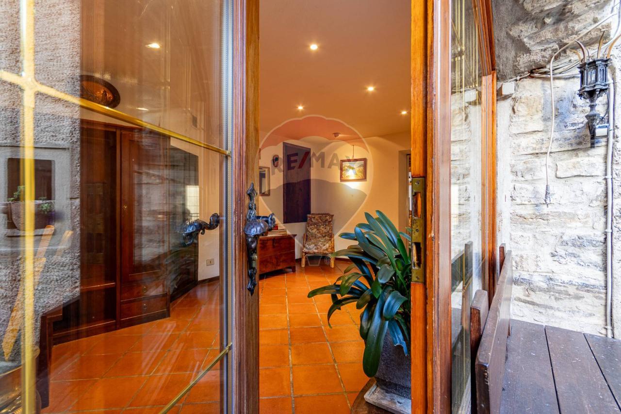 Apartamento de 5 habitaciónes en Ponna, Italy No. 27627