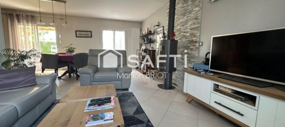 3 bedrooms House in Eragny, France No. 359650 3