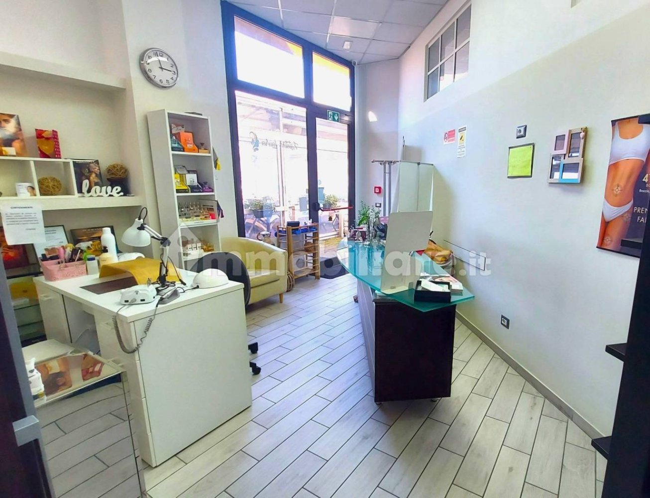 3 rooms Commercial property in Cassano Magnago, Italy No. 61453