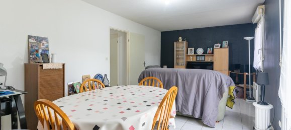 2 bedrooms House in Loches, France No. 270925 5