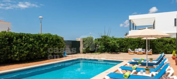 4 bedrooms House in Cala Blanca, Spain No. 185923 2