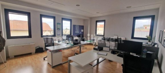 Склад 610м² в Ареццо, Италия № 325325 2